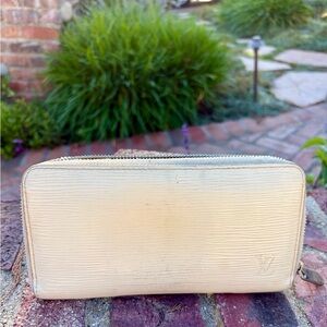 Louis Vuitton Epi Leather Long Zip Around Wallet Auth Date Code Inside 2007